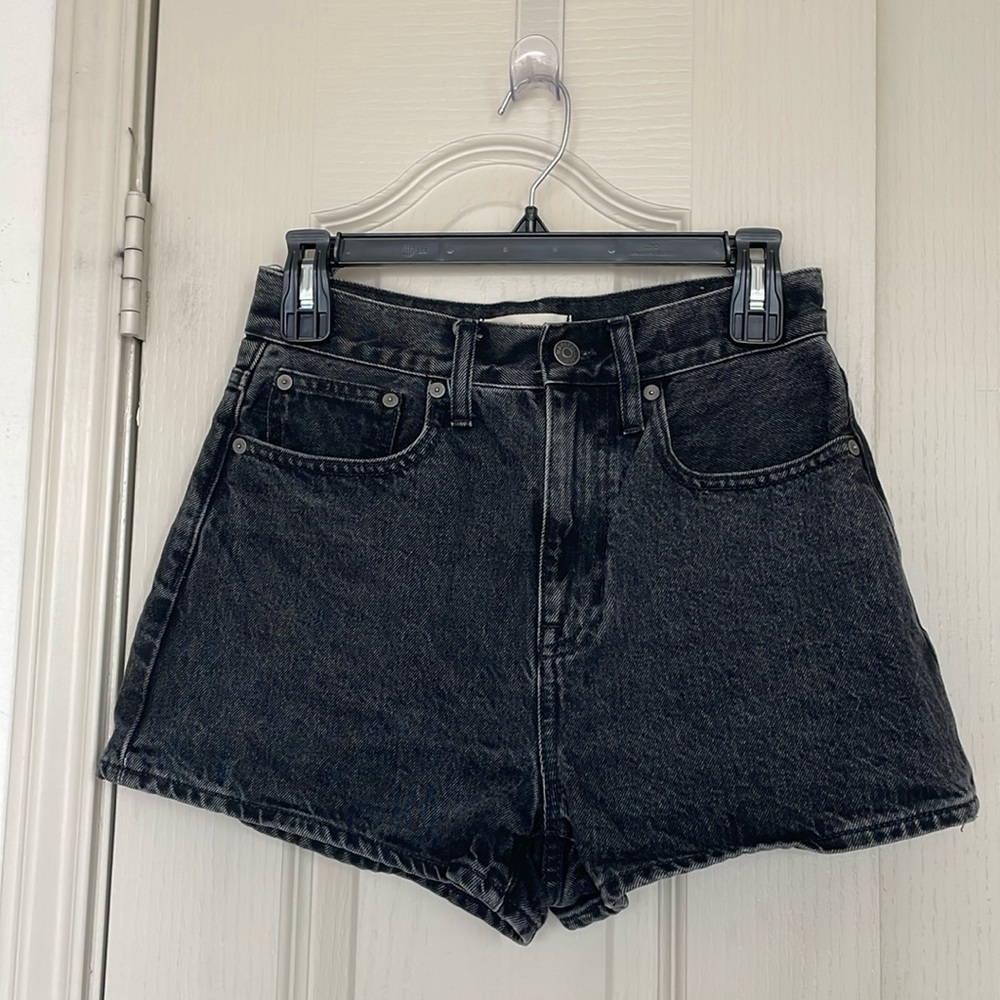 EUC Madewell The Mom Jean Short Short Black sz 24